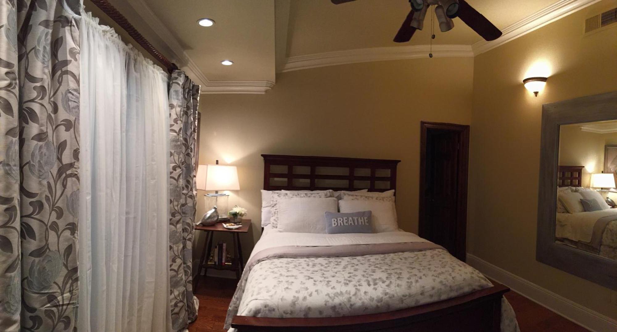 Louisiana Cajun Mansion Bed & Breakfast Youngsville Room photo